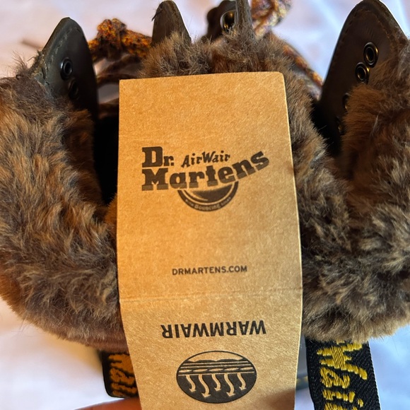 Doc Martens Serena 1460 Wyoming faux fur lined cuff boot. Women’s size 5 - Picture 8 of 9